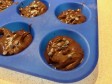 muffin con cacao e gocce di cioccolato in friggitrice