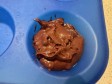 muffin con cacao e gocce di cioccolato in friggitrice