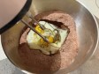 muffin con cacao e gocce di cioccolato in friggitrice