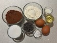 muffin con cacao e gocce di cioccolato in friggitrice