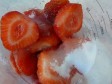 sfoglie di strudel con panna e fragole sfoglie di strudel con panna e fragole