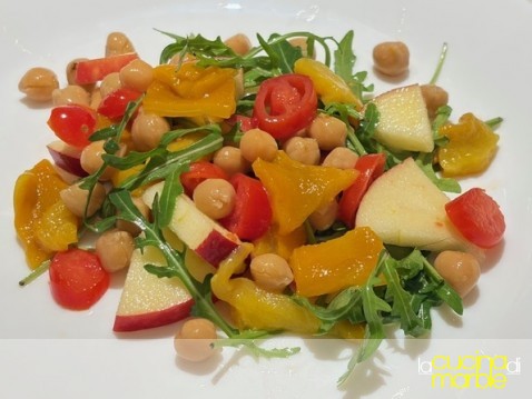 insalata di ceci con peperoni e mela insalata di ceci con peperoni e mela