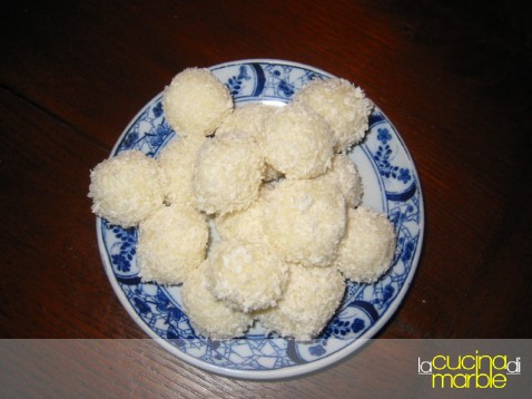 palline al cocco e ricotta palline al cocco e ricotta